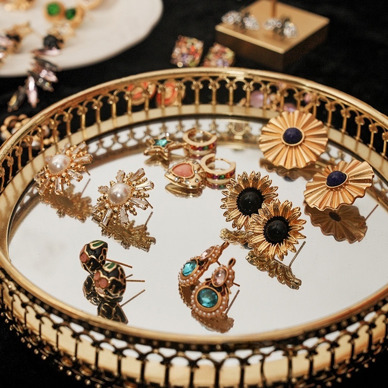 Vintage Item - New Hot Vintage Retro Style Earrings