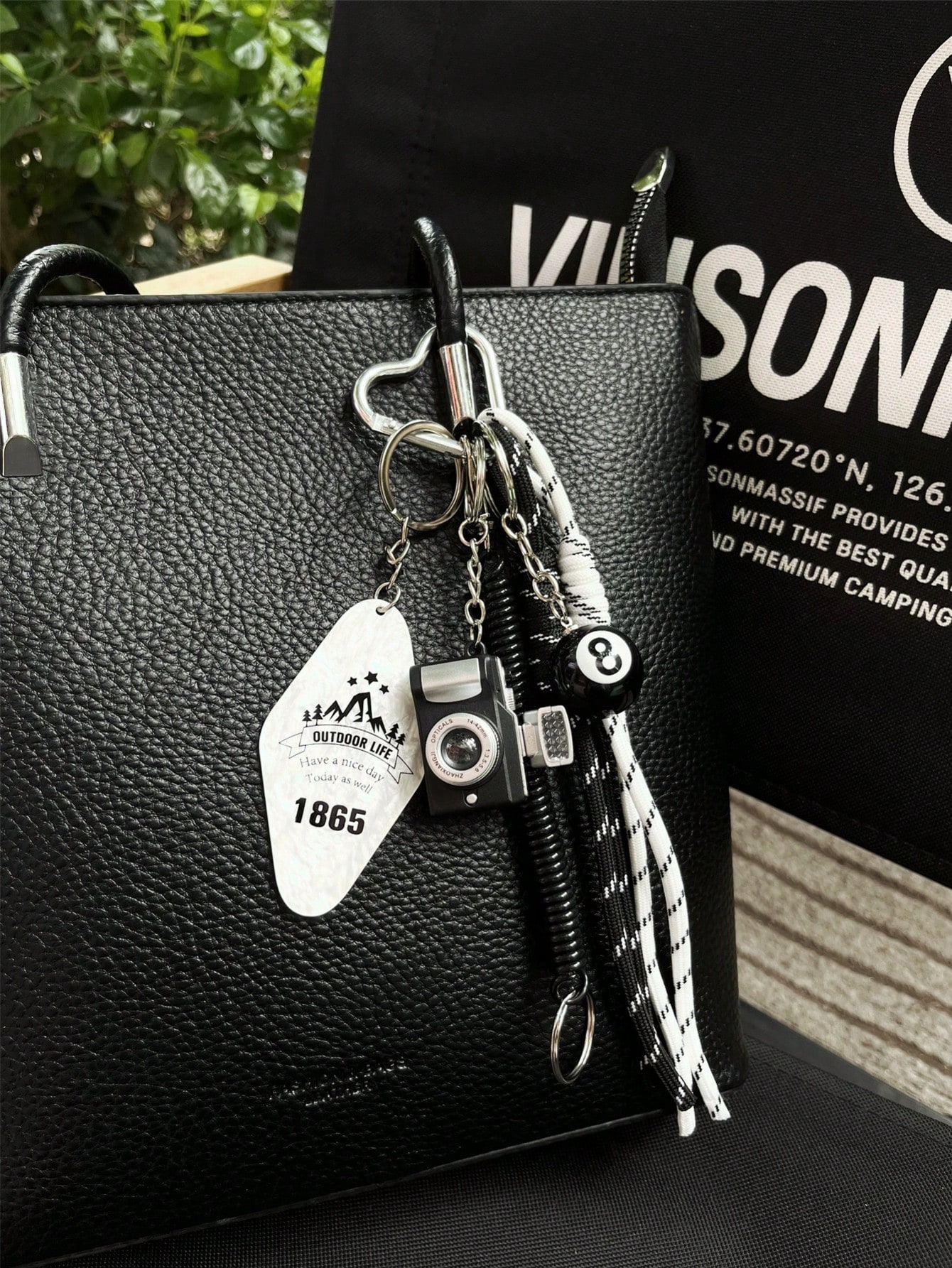 Retro Mini Camera Keychain Wit - Vintage Collectible Figures 评论和价格