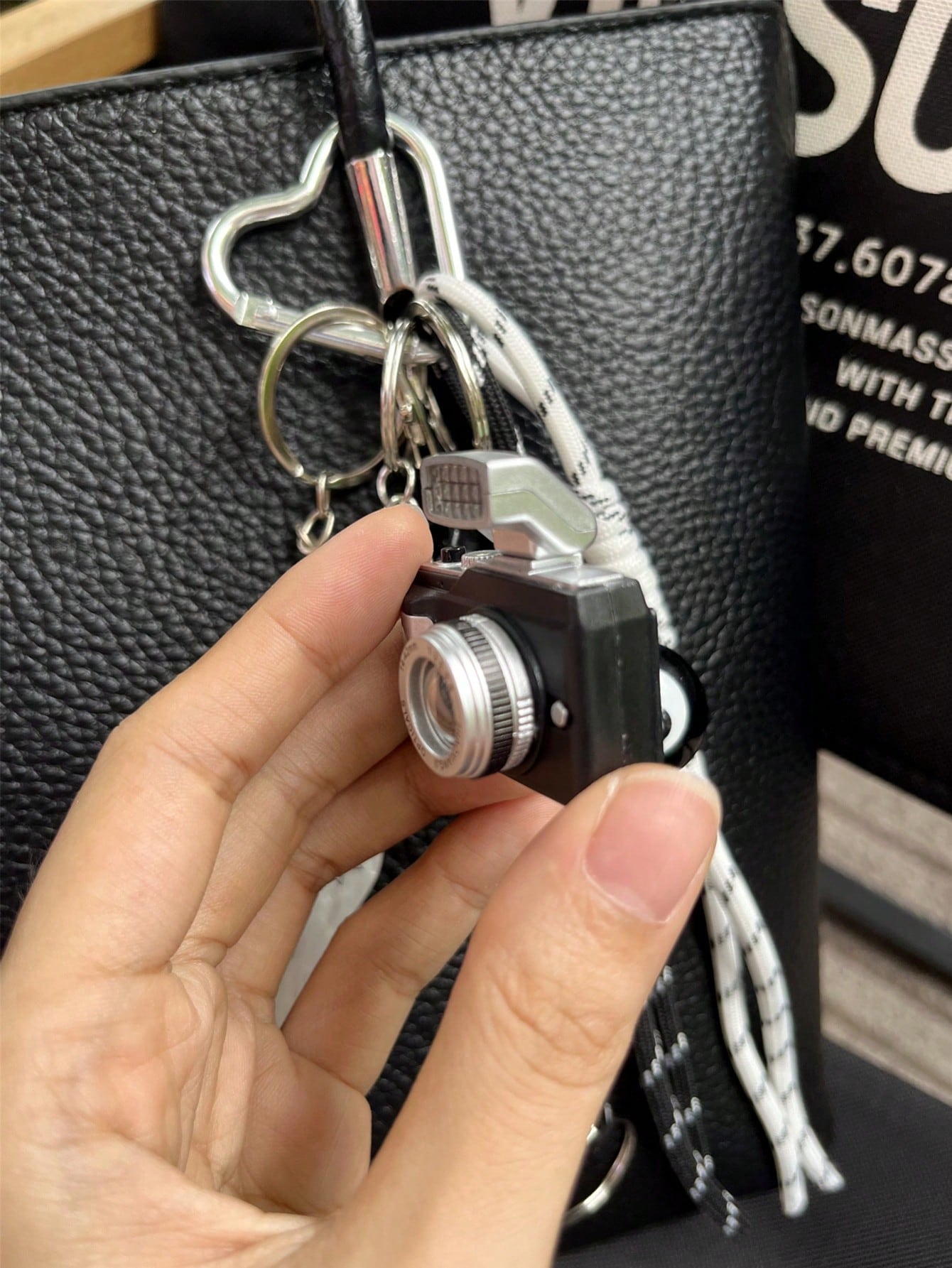 Retro Mini Camera Keychain Wit - Vintage Collectible Figures 评论和价格