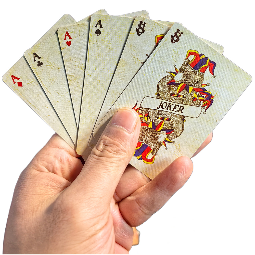 57x72mm Vintage Colourful Bear - Vintage Collectible Playing Cards 评论和价格