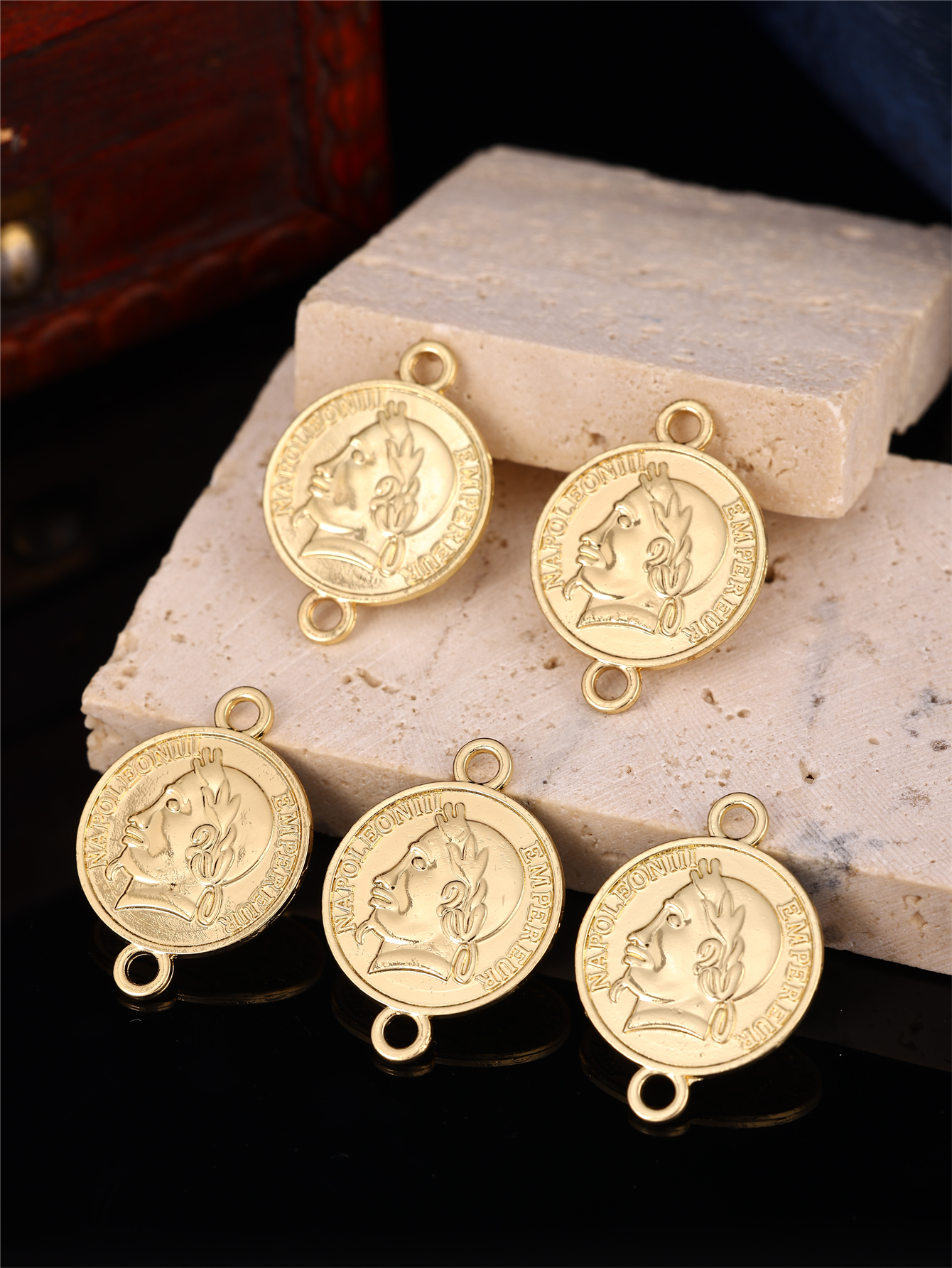 Coin-Shaped DIY Women's Robe A - Vintage Collector 评论和价格