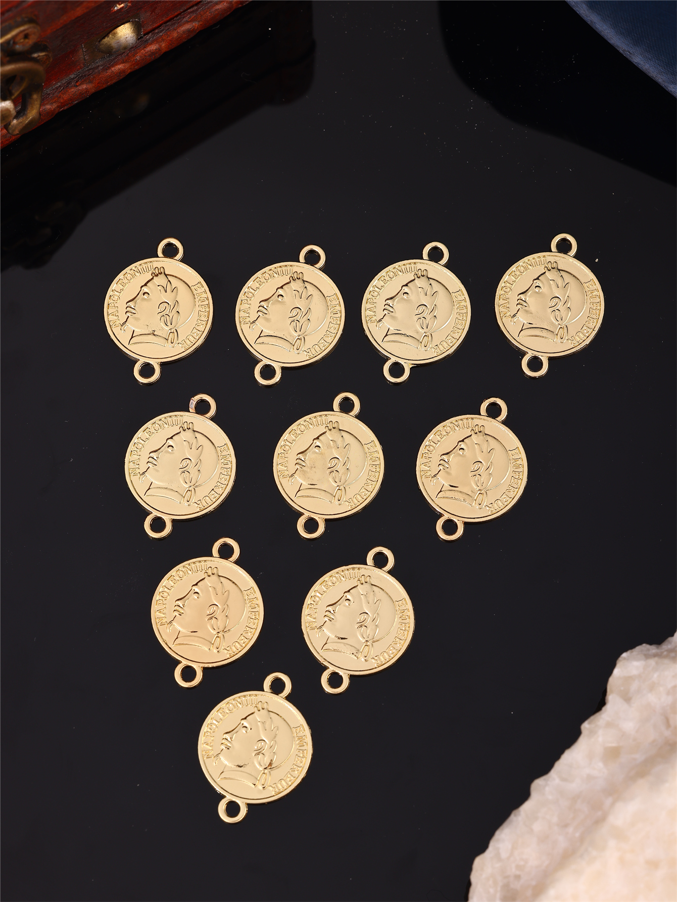 Coin-Shaped DIY Women's Robe A - Vintage Collector 评论和价格