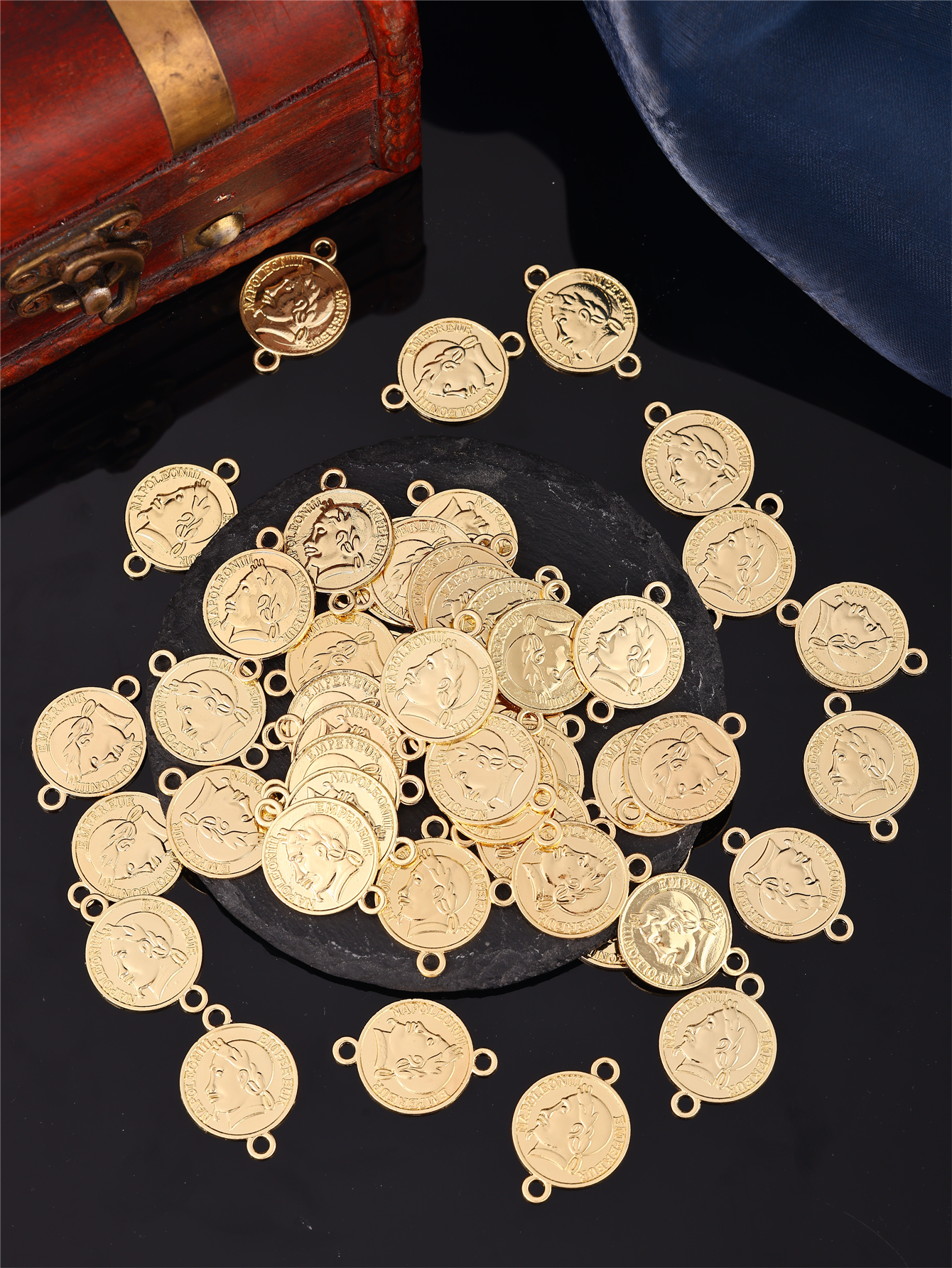 Coin-Shaped DIY Women's Robe A - Vintage Collector 评论和价格