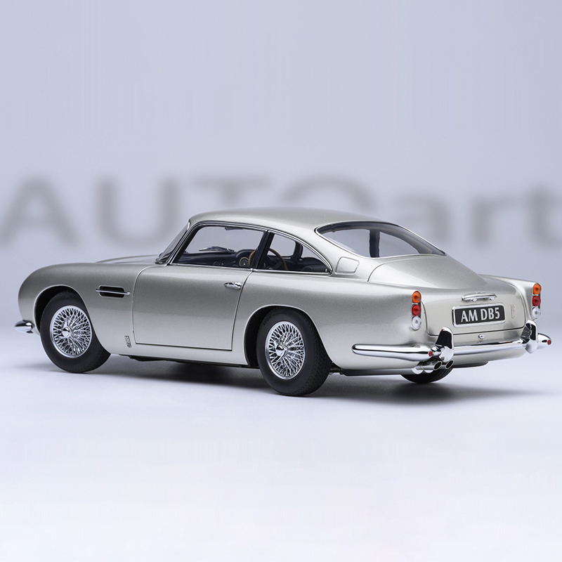 AUTOart 1:18 Scale Diecast All - Vintage Collectible Classics 评论和价格